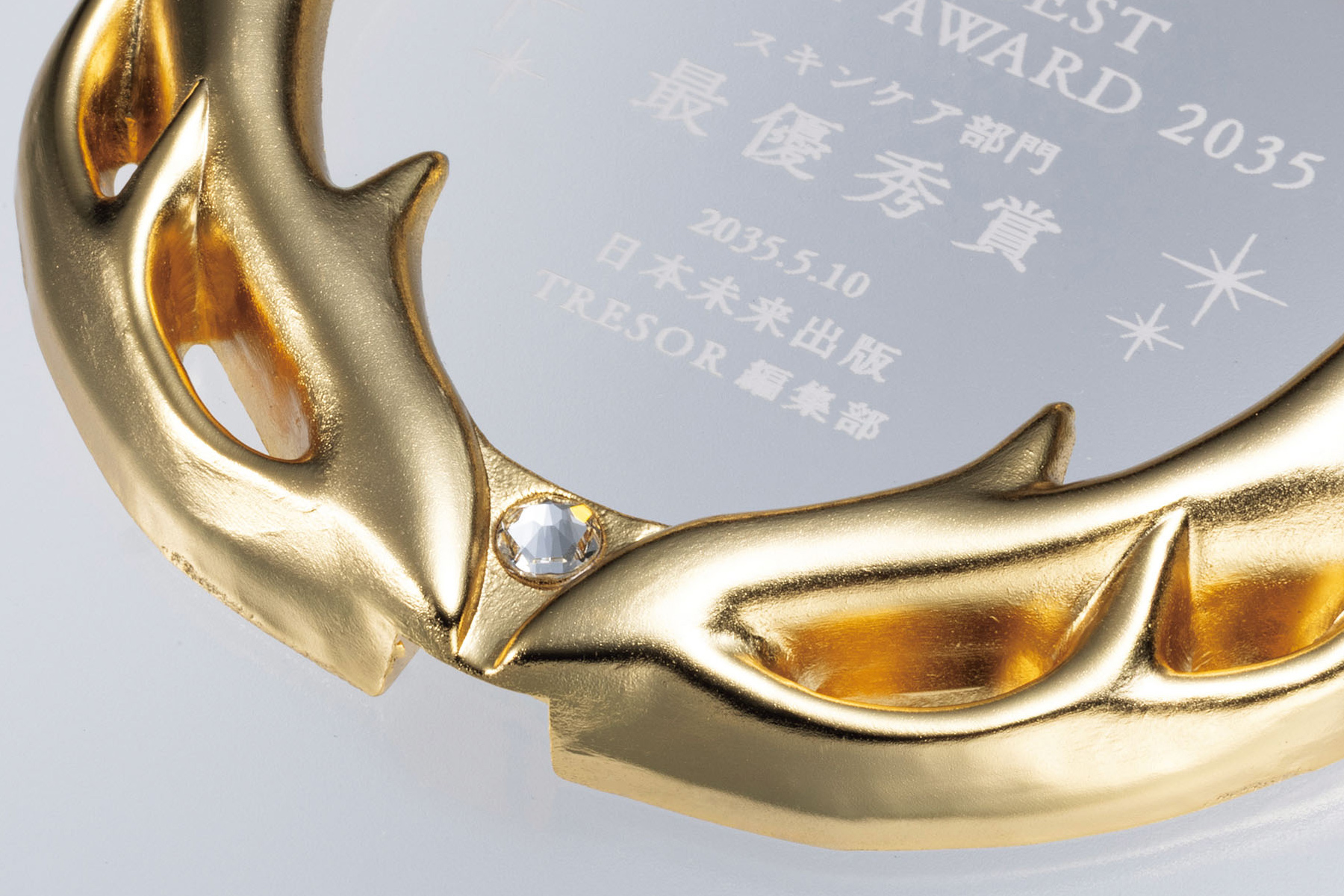 繊細に輝くストーンが付いたセミオーダーメダル JV-VOM-17