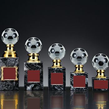 クリスタルサッカーボールが付いたサッカーブロンズトロフィーサッカー
